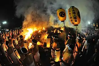 仙台の大崎八幡宮松焚祭の裸参り