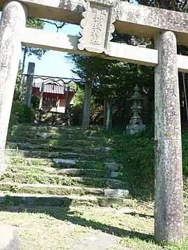 元寇の合戦の場となった壱岐の新城神社の鳥居から本殿