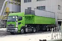 トレーラー型ダンプトラック（日野・プロフィア）