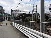 三田側から駅を見る