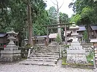 鳥居 豊受大神社の鳥居と同様の黒木造りの鳥居。類似した黒木鳥居が野宮神社に存在する。