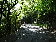 起点の山門前