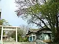 鳥居と社務所