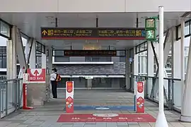 淡海軽軌の無人改札（新市一路駅）