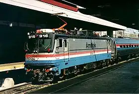 フェーズ3塗装時代のAEM-7(ワシントンD.C. ユニオン駅、1997年)