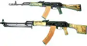 AK-74（上）とRPK-74（下）