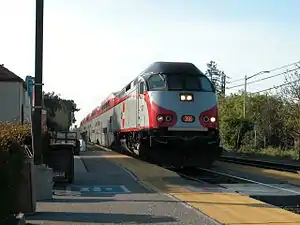 カルトレインの急行、「Baby Bullet」。カリフォルニアアベニュー (California Ave.) 駅にて