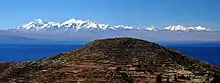 Vista de La Cordillera Central desde la Isla del Sol