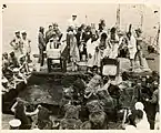 HMS メルボルンの赤道祭でプールに落とされる兵士（1926年）