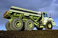 関節式ダンプトラック (Terex 2766B)