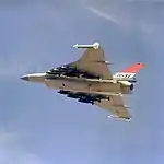 AIM-9とAIM-120に加え、500ポンド爆弾を搭載したF-16XL