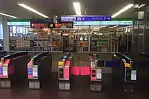 相鉄三ツ境駅店相鉄の駅の改札内にある。相鉄ステーションリテールが運営。