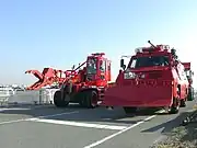 排除工作車と耐熱装甲型救助車（横浜市消防局。廃車済）