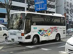 グリーン観光バスの貸切バス車両（三菱ふそう・エアロミディMJ）