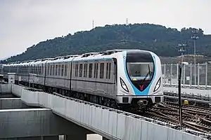 21号線のB8形電車山田駅にて