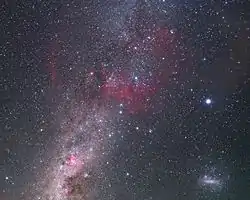 画像上寄りにあるのがガム星雲