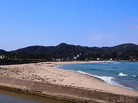 小浜と浅茂川にまたがる八丁浜海水浴場