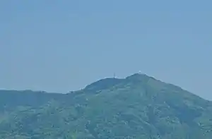 上流域の灰ヶ峰。