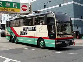 林田バス鹿児島22き 676（日産ディーゼルU-RD620UBN）林田バスでは夜行高速バス「サザンクロス号」用の独立3列シートの3軸スーパーハイデッカー車を夜行・昼行ともに使用していた