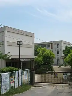 さだ小学校