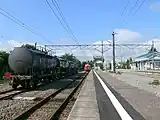 貨物運行時代のホーム。右手に焼失前の旧駅舎が見える。（2006年10月）