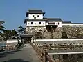 再建された高麗門と山里櫓