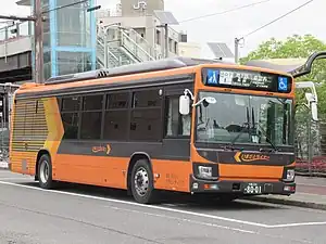 「いまざとライナー」専用車両（2020年5月 杭全停留所）