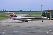 東ドイツ時代末期のシェーネフェルト空港でのインターフルーク Tu-154(1990年)