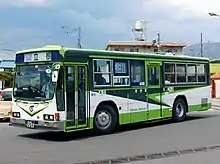 大型車・国際興業グループ一般路線新塗色（盛駅前にて）