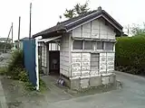 駅舎とは別棟になっている便所（2008年10月、2023年6月時点で解体されている）