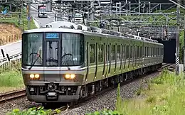 非常時貫通型のJR西日本223系電車2000番台