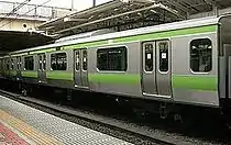 6扉車の代替に7号車に連結された4扉車のサハE231形600番台（サハE231-651）（2010年3月2日 上野駅）