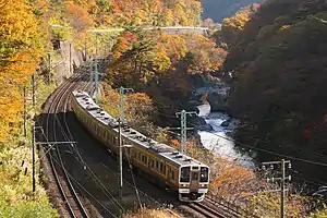 上越線を走行する211系（2020年11月 上牧駅 - 水上駅間）