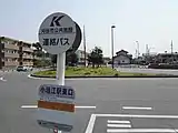 バス停と駅前ロータリー