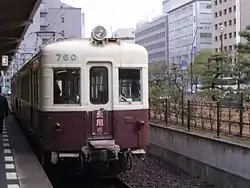 塗装変更された後の750形760号（高松築港駅 2005年3月23日）