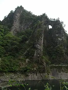 日向神峡の蹴洞岩（八女市矢部村）