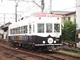 モボ105嵐電パトトレイン2011年6月、等持院駅-龍安寺駅間にて