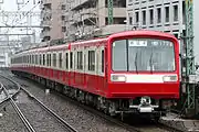 登場時の塗装に戻された2011編成2013年2月 京急鶴見駅