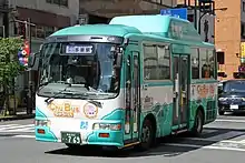 室内CNG車と屋根上CNG車府中市ちゅうバス（京王バス中央）