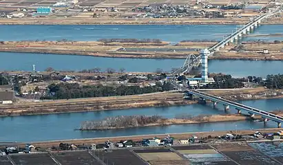 多度山から望む木曽三川に架かる橋手前から油島大橋 - 長良川大橋 - 立田大橋