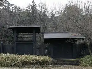 小岩嶽城の復元城門