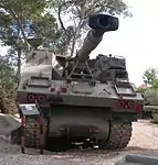 L33の車体前面。デファレンシャルカバーまでは元のシャーマンのままで、その上に戦闘室が載せられていることがわかる。