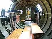 B-17Gの後部胴体銃座区画左右両側面に単装のAN/M2が、底面には連装のAN/M2を装備する球形銃塔が配置されている