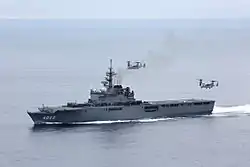 発着艦を試みるMV-22B