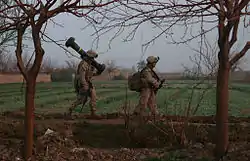 FGM-148 ジャベリンを担ぐアメリカ軍兵士。