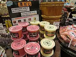 主力商品の一つ「ゴールド赤だし」