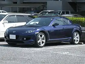 マツダ・RX-8- 外観はほぼクーペだが、通常のドア2枚に加えて、後部座席へのアクセス用に小さなドアがついている（観音開き）、という珍しいドア構成になっている。メーカーはこの車を「4ドアクーペ」と定義している。