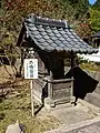 馬鳴菩薩を祀る小祠。養蚕神として祀られている。