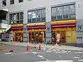 改装前の店舗（学園前ショップ、2016年撮影）