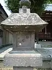 三郷市香取神社 上口の三つ穴灯篭/。